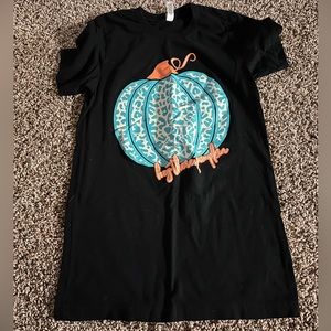 4/$10 hey there pumpkin women’s basic tee size small.